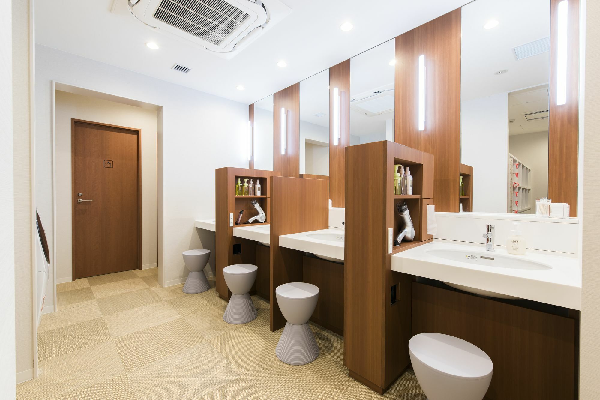 First Cabin Station Abenoso Osaka